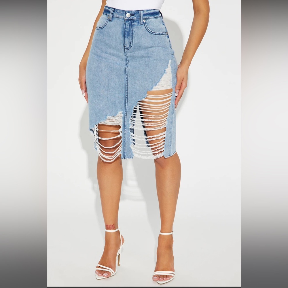 NWT Distressed denim midi skirt - Medium Wash